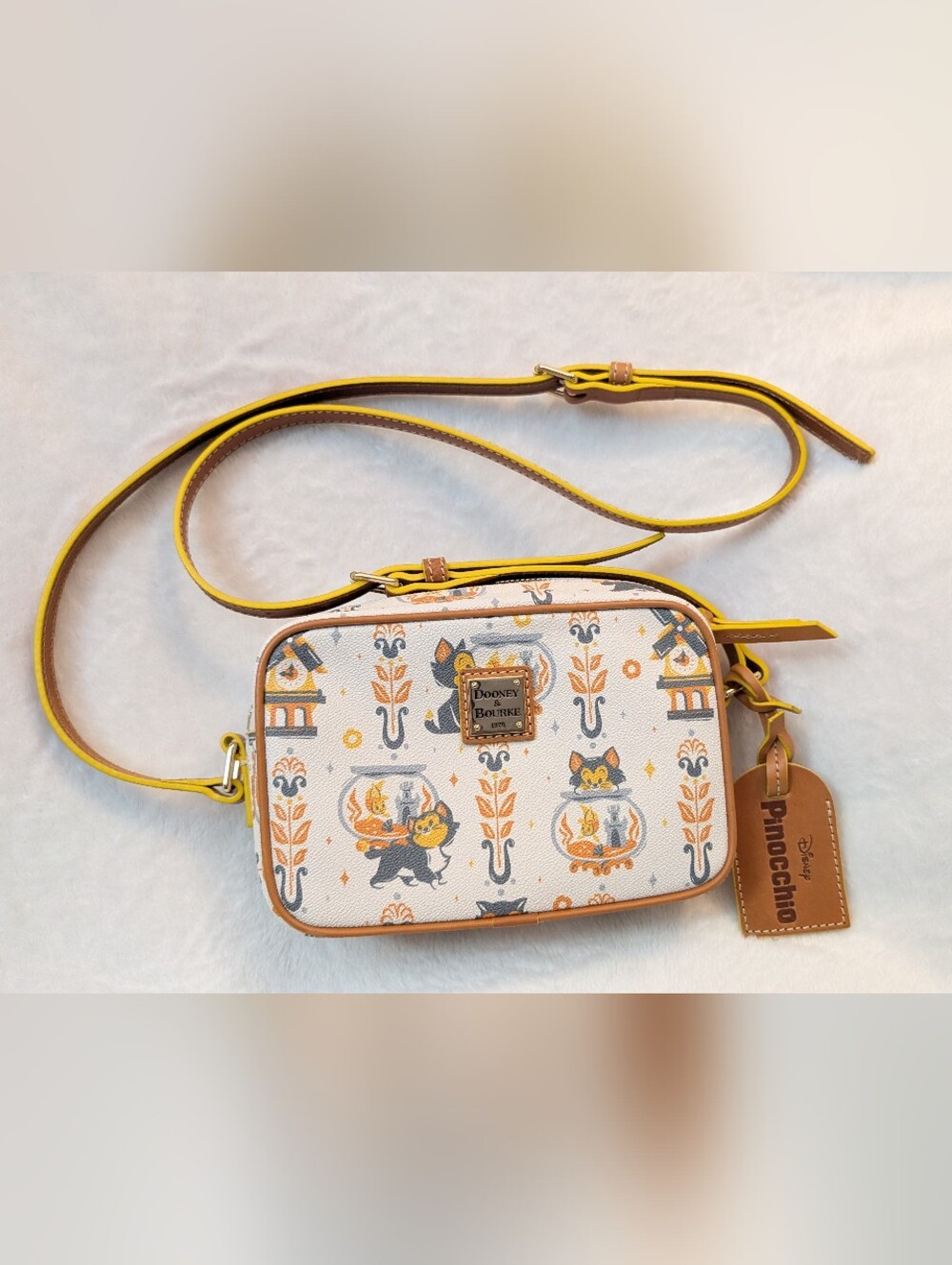Dooney and Bourke Disney Pinocchio Figaro and Cleo Crossbody Camera Bag NWOT